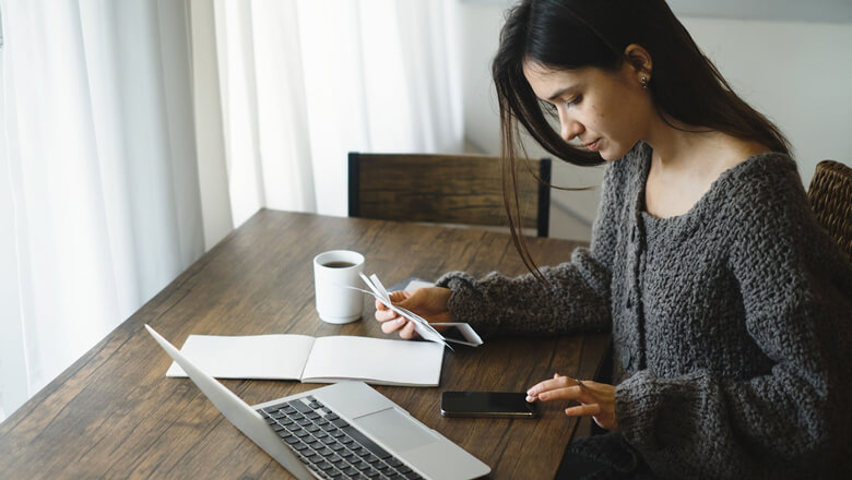 woman calculating expenses