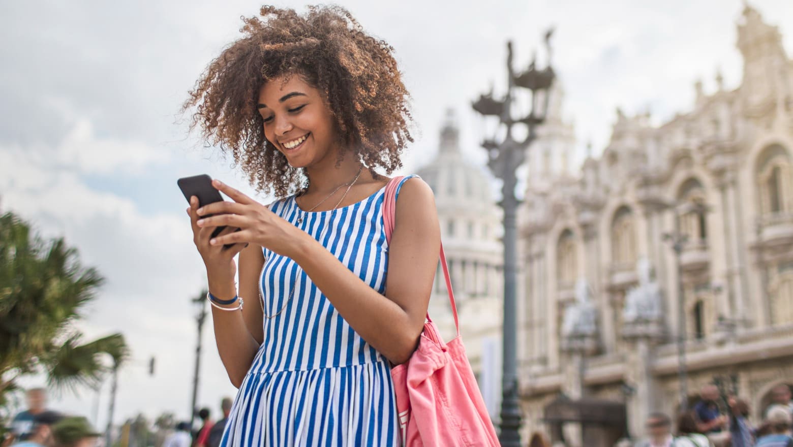 5 Ways to Send Money Internationally in 2025 | SoFi