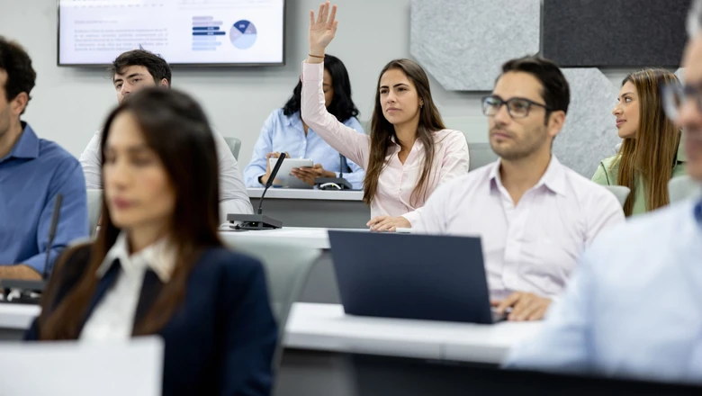Master's Degree vs MBA: What's the Difference?