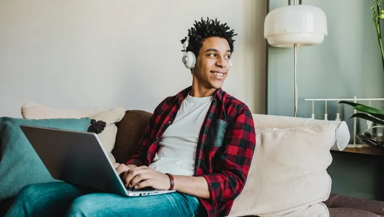 What Is the Average Credit Score for a 24-Year-Old?