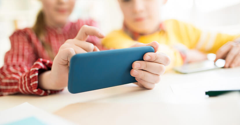 children using smartphone